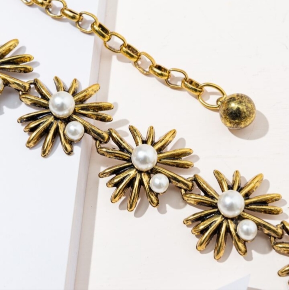 🎄🎄Shein floral and pearl chain belt - Picture 4 of 4